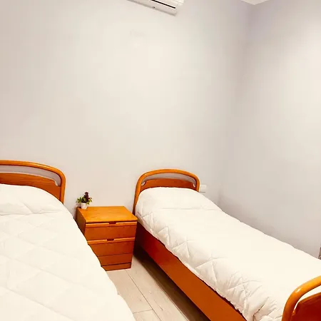 Guest house Afficamere Mattia Mottola 1 *